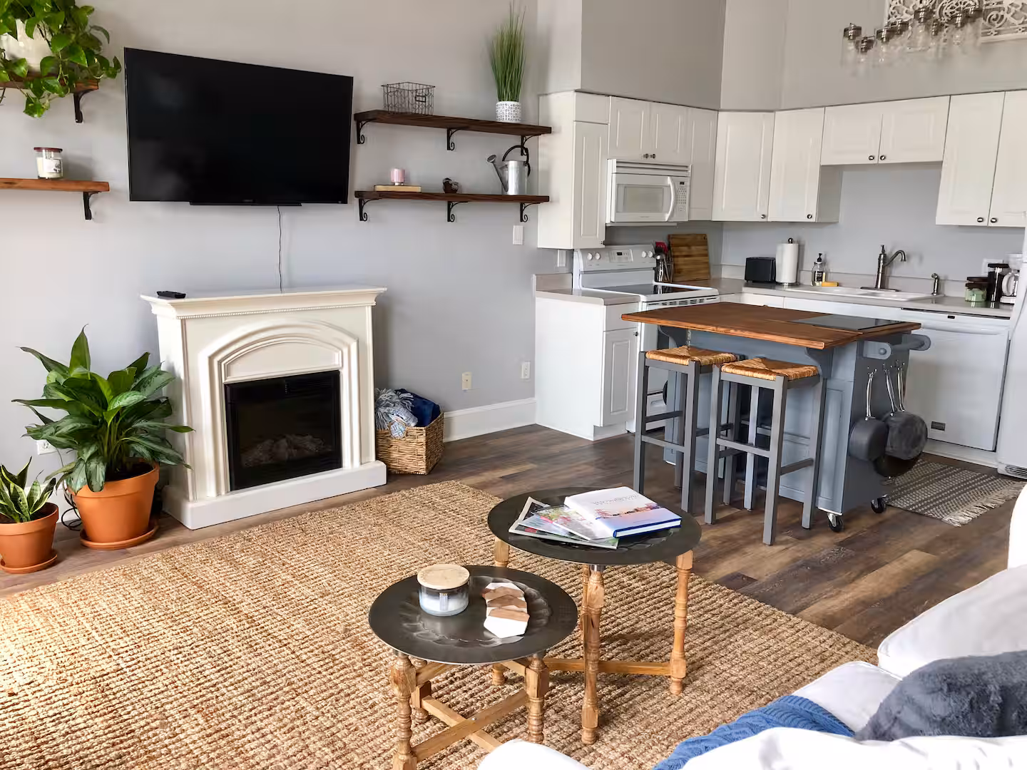 Cozy Downtown Condo with River Views property photo 15